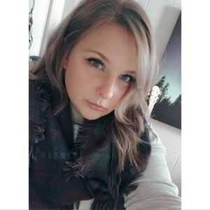 Meet your Posher, Kayla